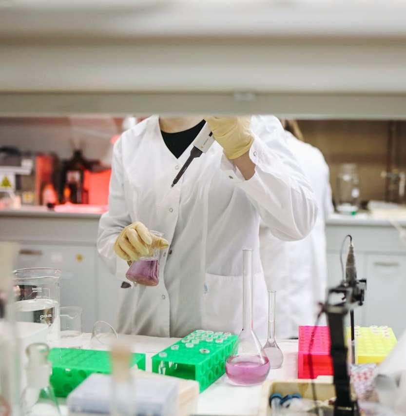 laboranten aan het werk